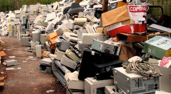 There are better ways than the scrap heap to deal with an old computer. Creative Commons photo by Flickr user ÇP.